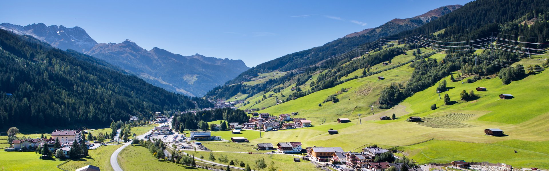 View of the village in summer ©Johannes Sautner (Zillertal Arena)